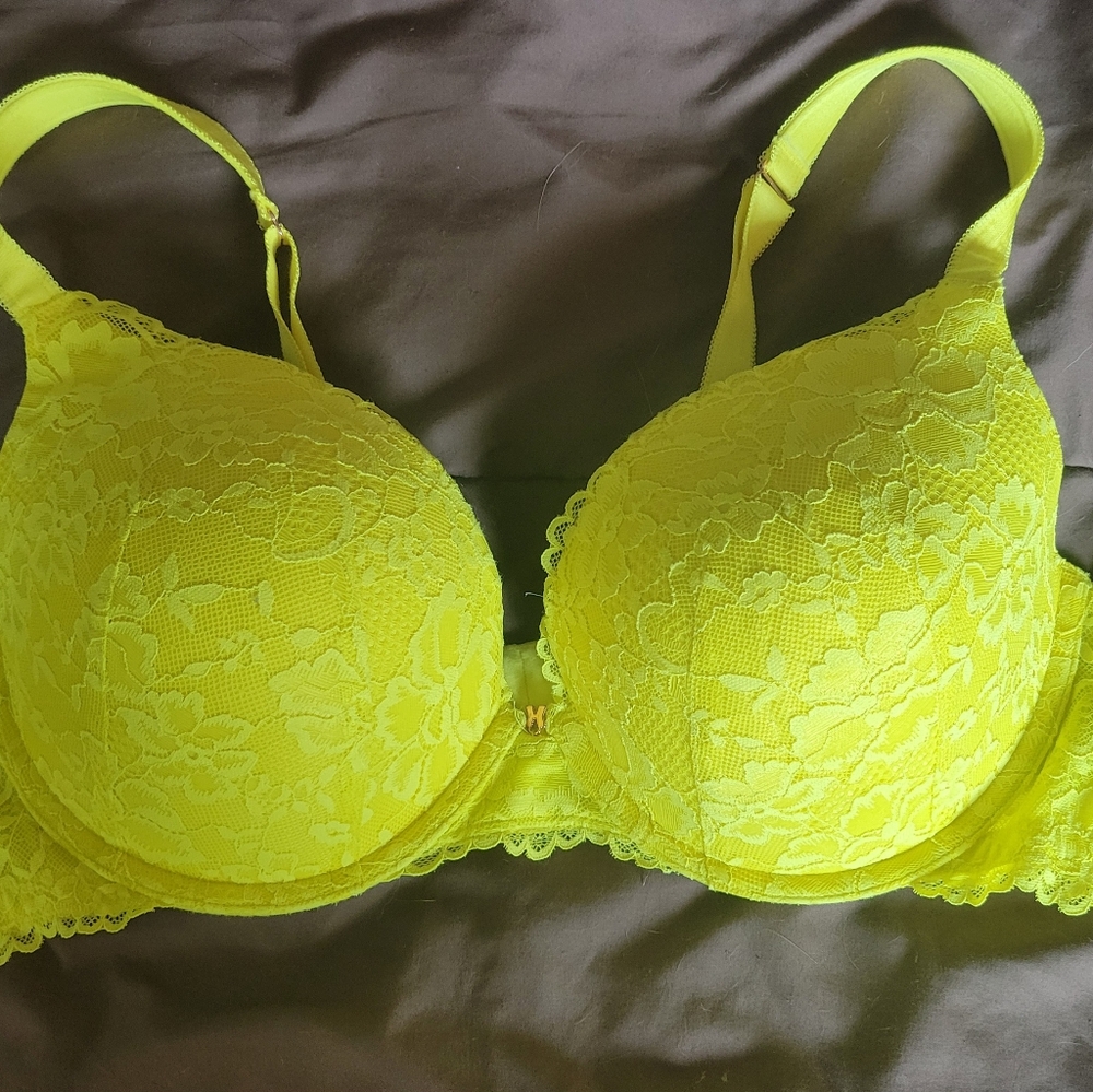 Savage Fenty Yellow Bra. 40D.
